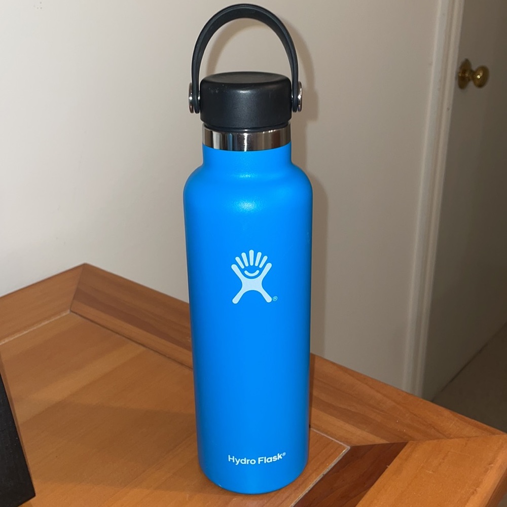 HYDROFLASK water bottle